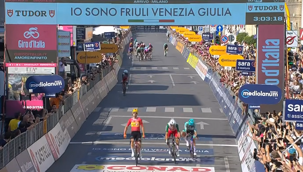 Giro d'Italia polemiche moto
