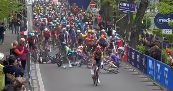 caduta giro d'italia 2026